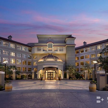 The Royal Kelowna - Bellstar Hotels & Resorts Exterior foto